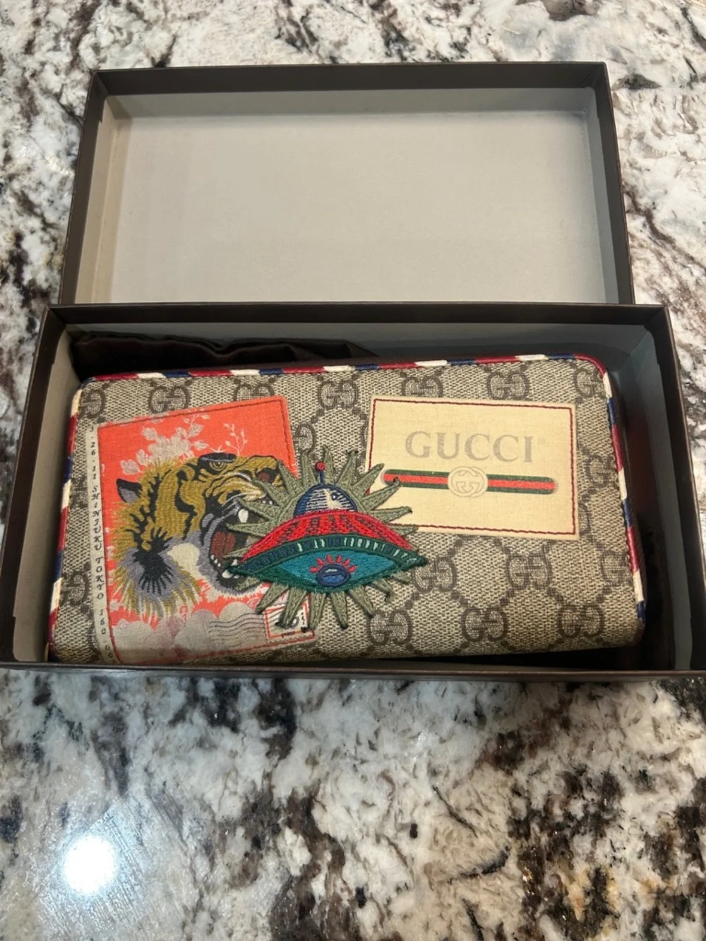 Gucci RARE GG Supreme Zip Wallet with Multicolor Embroidered Tiger and UFO - Picture 3 of 11